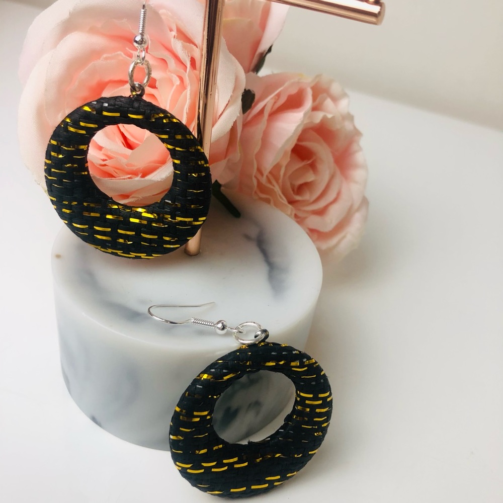 Cute Lightweight Handcrafted Black & Gold Glitter Hoops - Gorgeous Jewellery - Picture 4 of 4